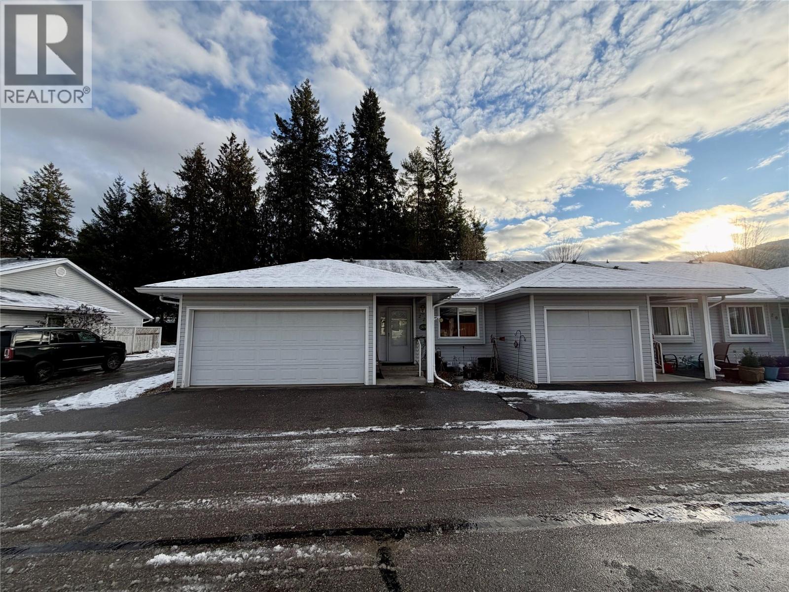 22 221 Temple Street, Sicamous