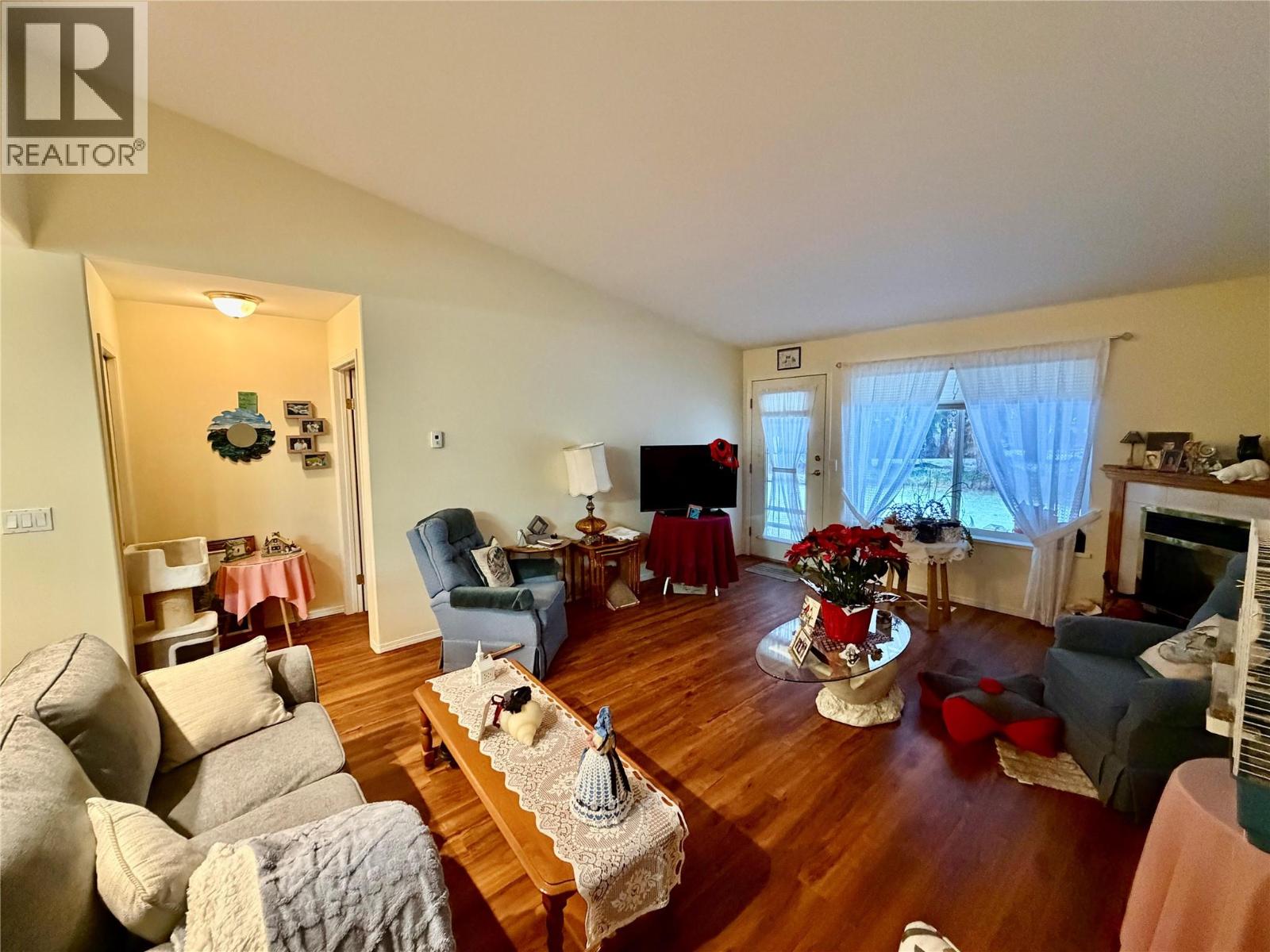 22 221 Temple Street, Sicamous