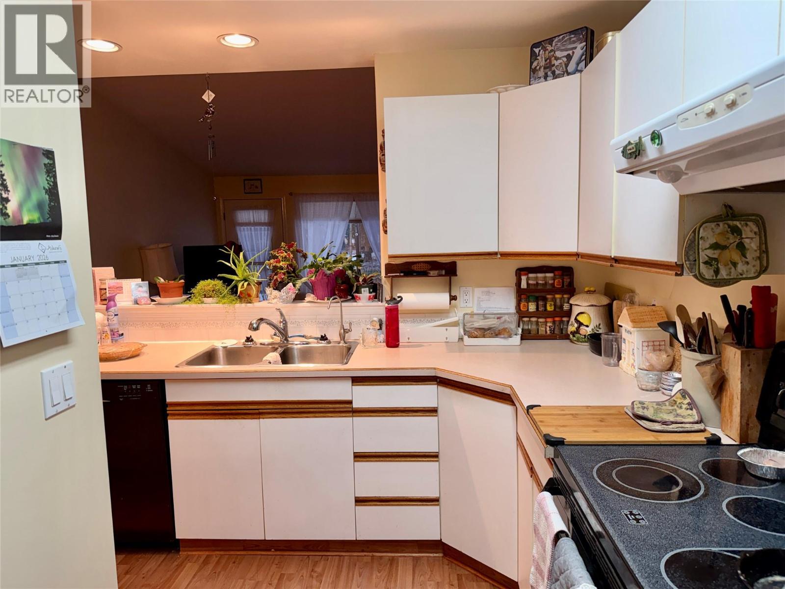 22 221 Temple Street, Sicamous