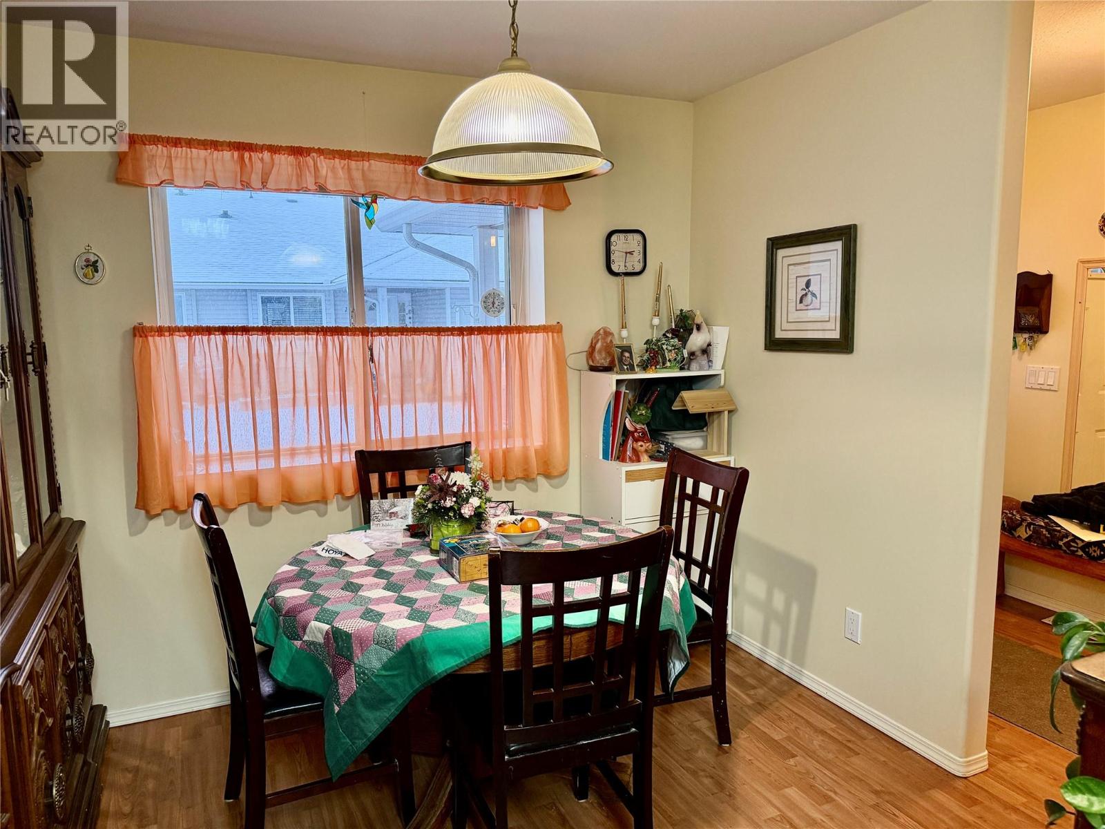 22 221 Temple Street, Sicamous