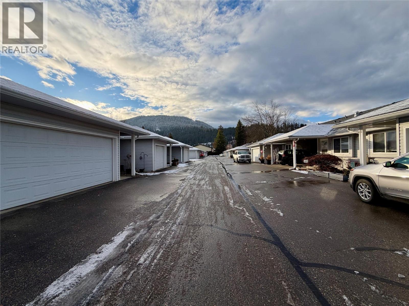 22 221 Temple Street, Sicamous