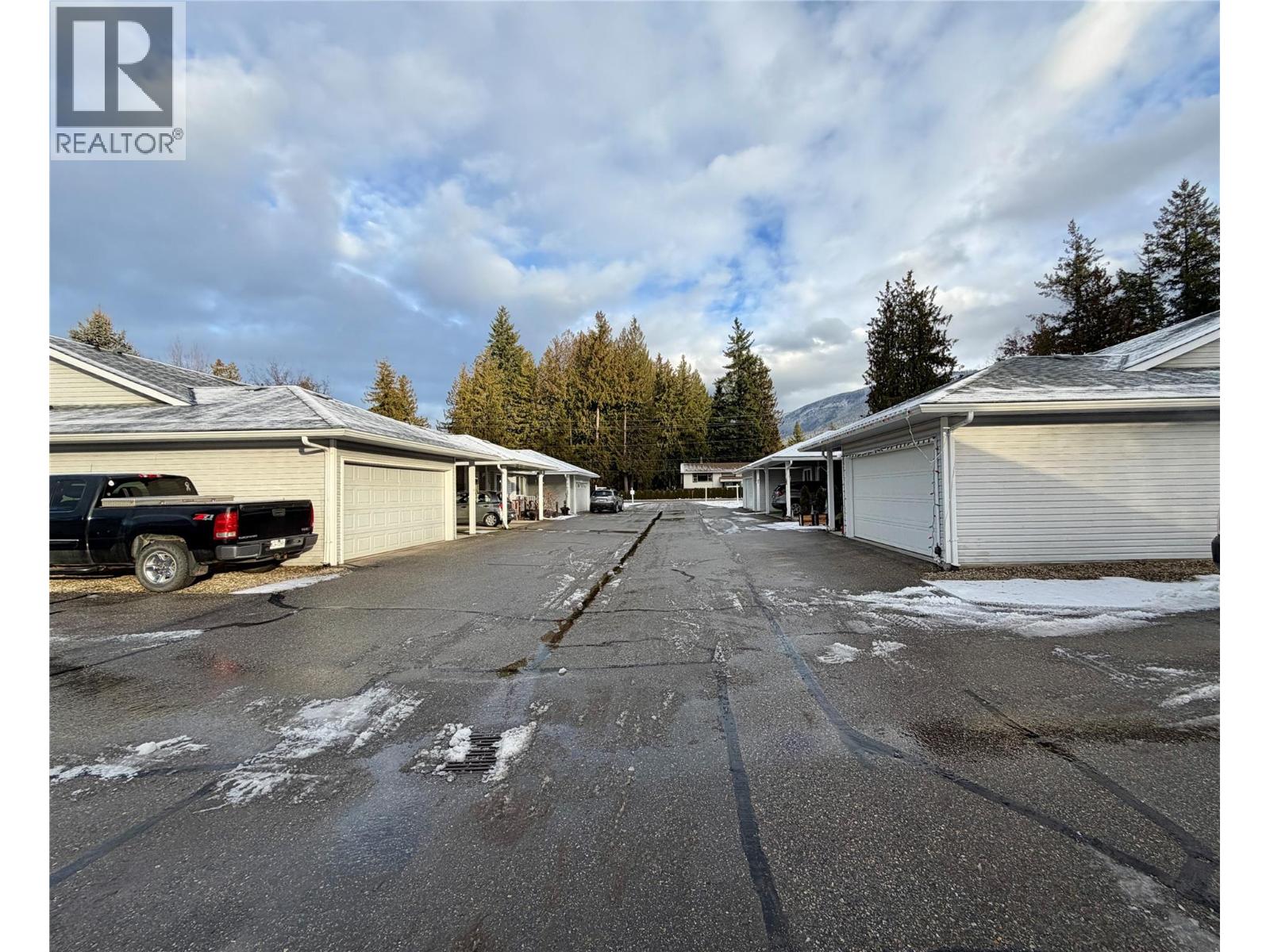 22 221 Temple Street, Sicamous