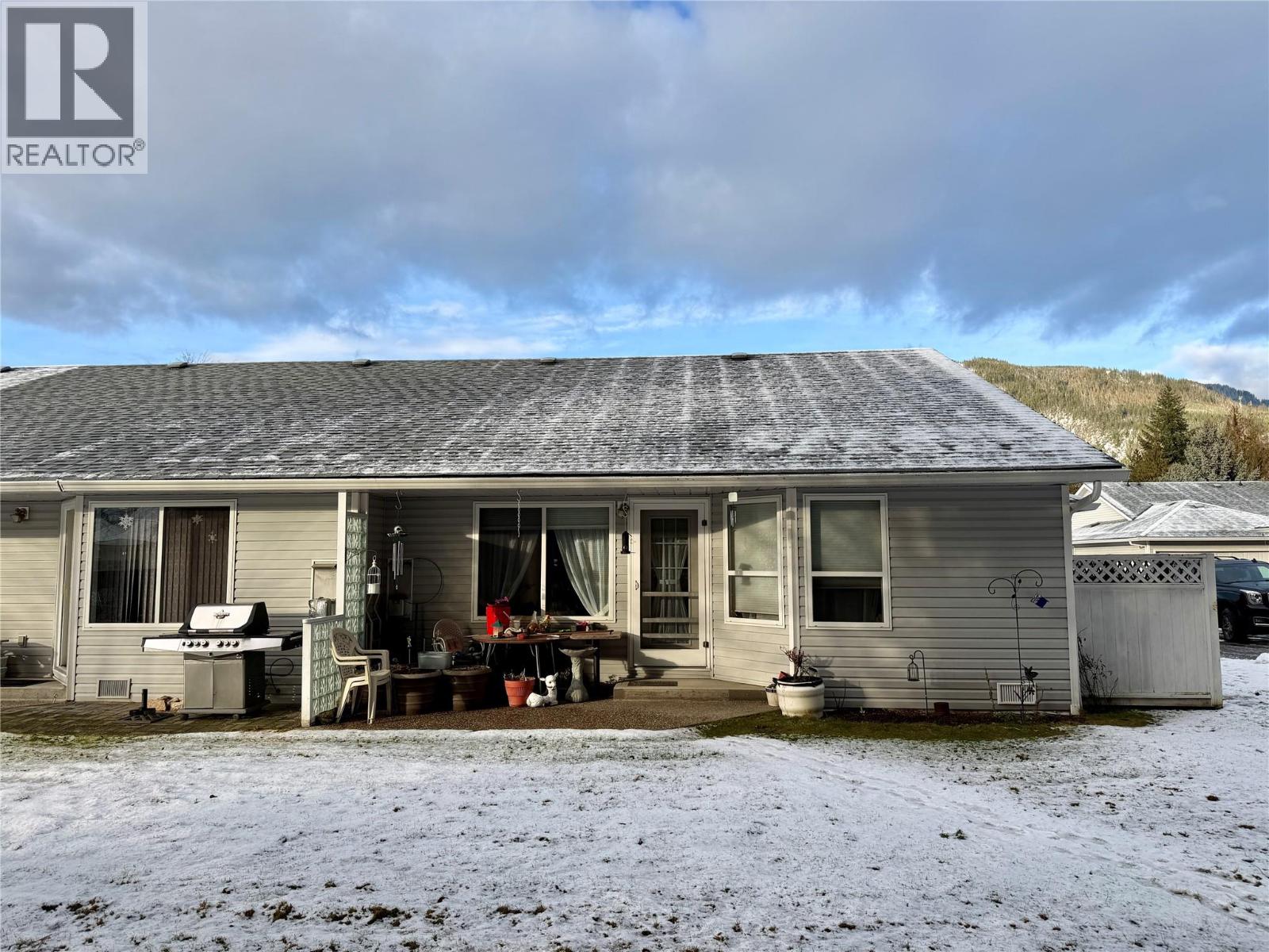 22 221 Temple Street, Sicamous