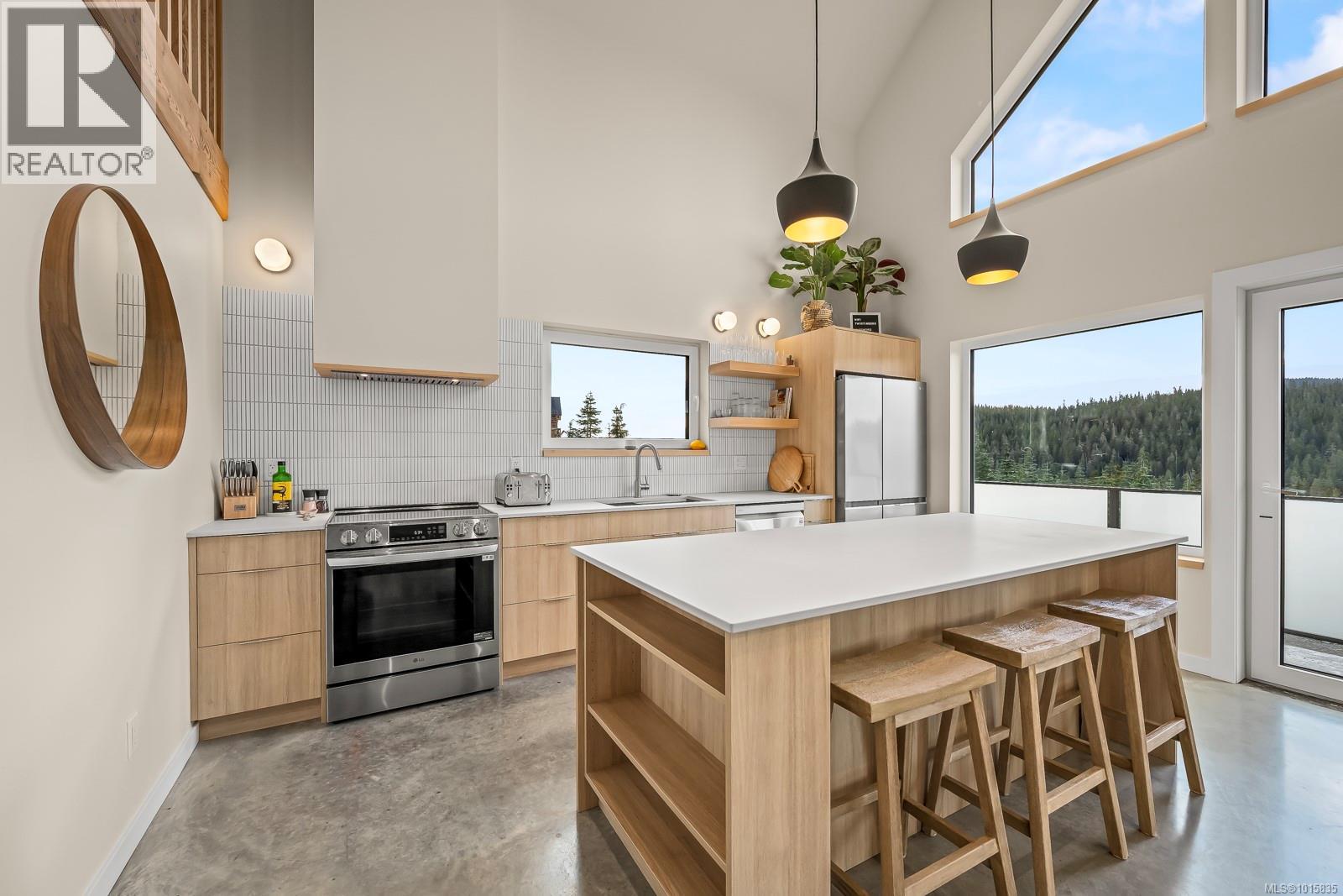 860 Cruikshank Ridge, Courtenay