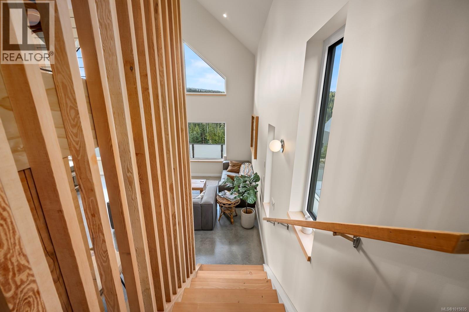 860 Cruikshank Ridge, Courtenay