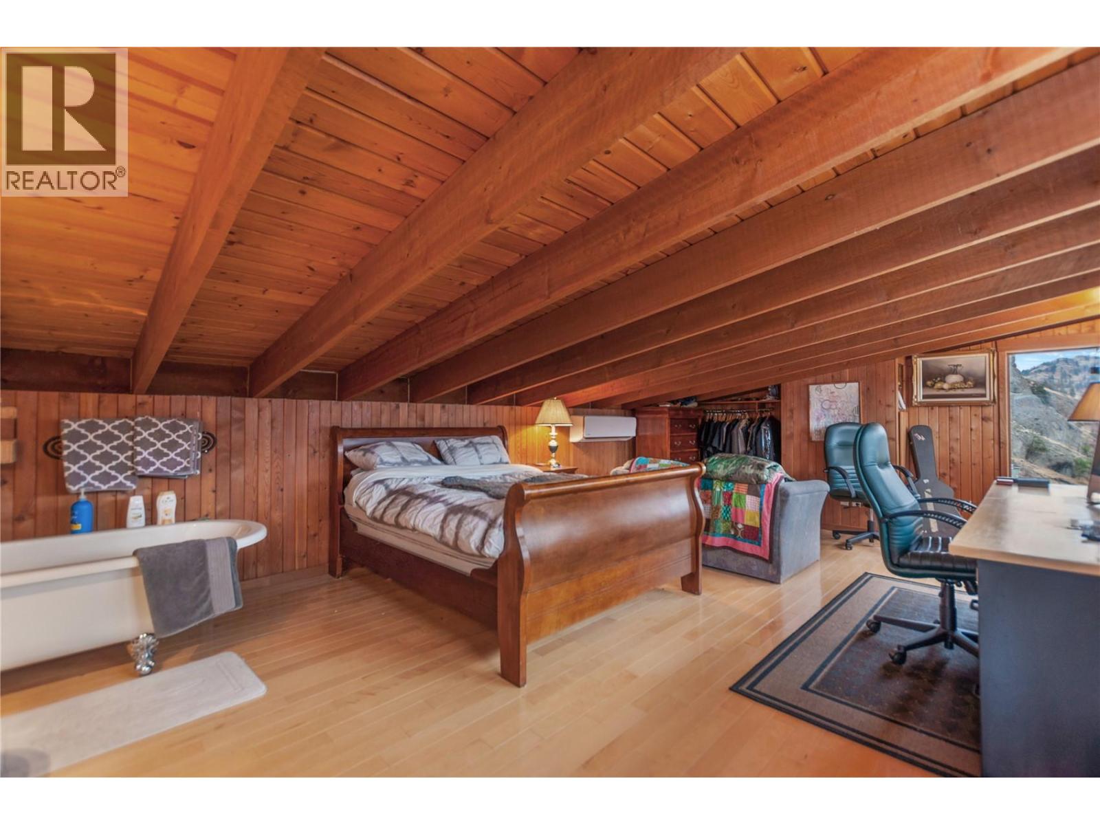  264 Eastside Road, Okanagan Falls