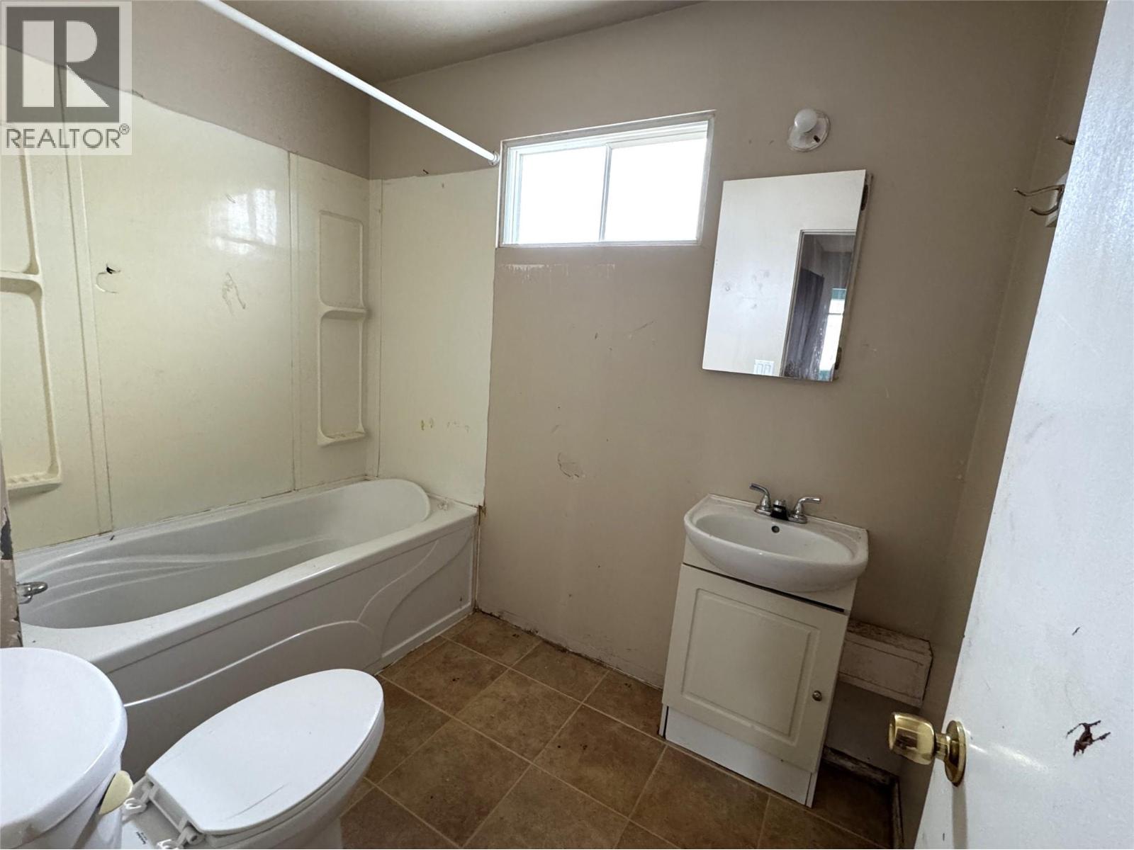 1666 DOUGLAS Street, Merritt