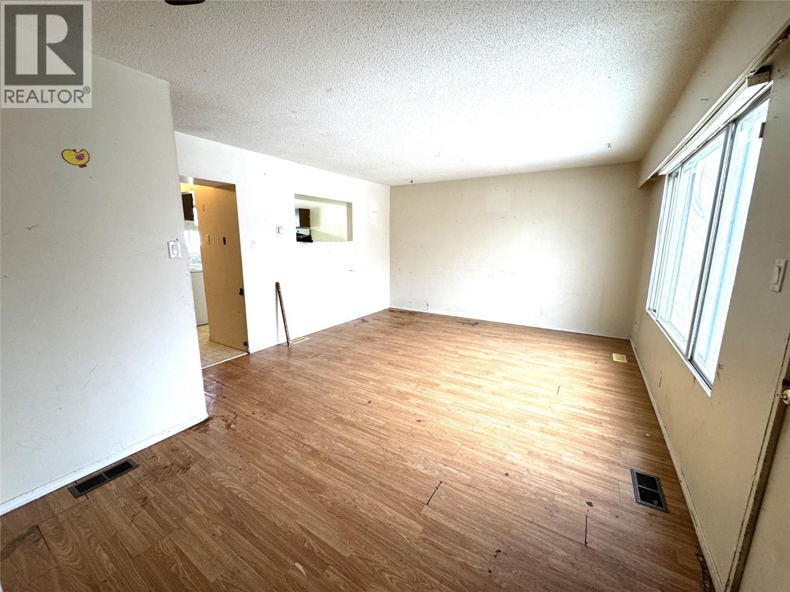 1666 DOUGLAS Street, Merritt