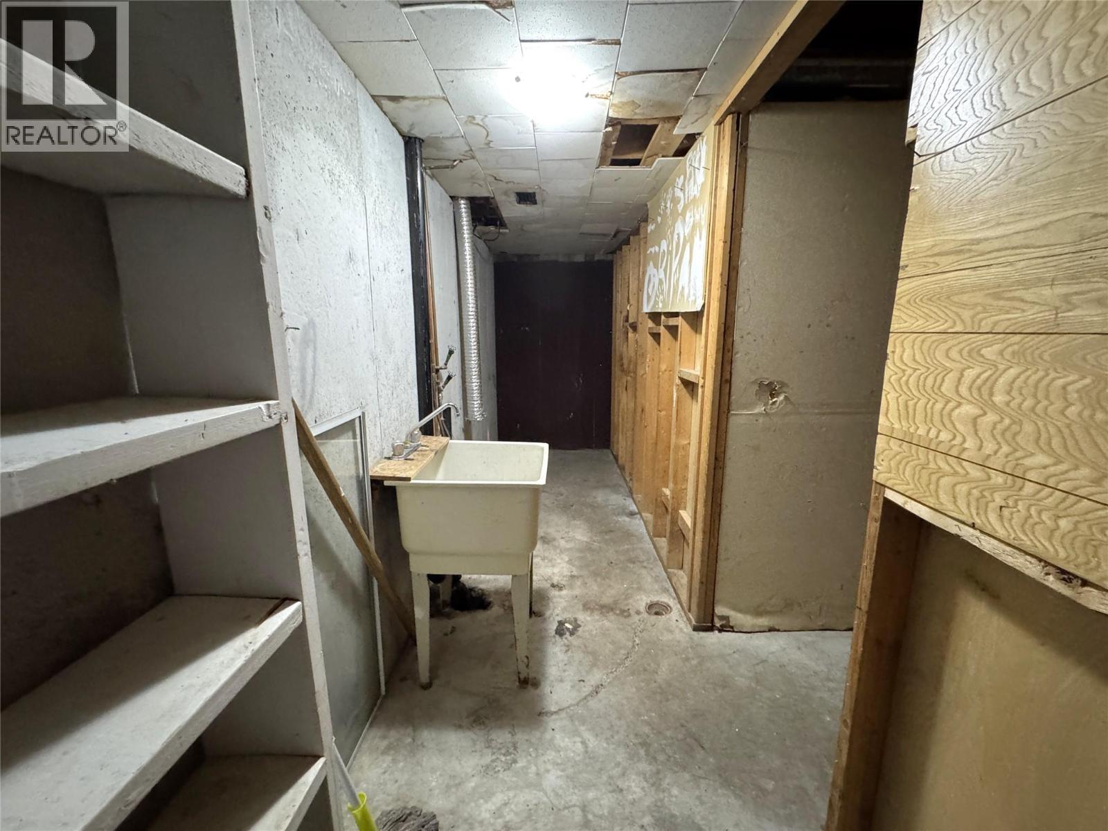 1666 DOUGLAS Street, Merritt