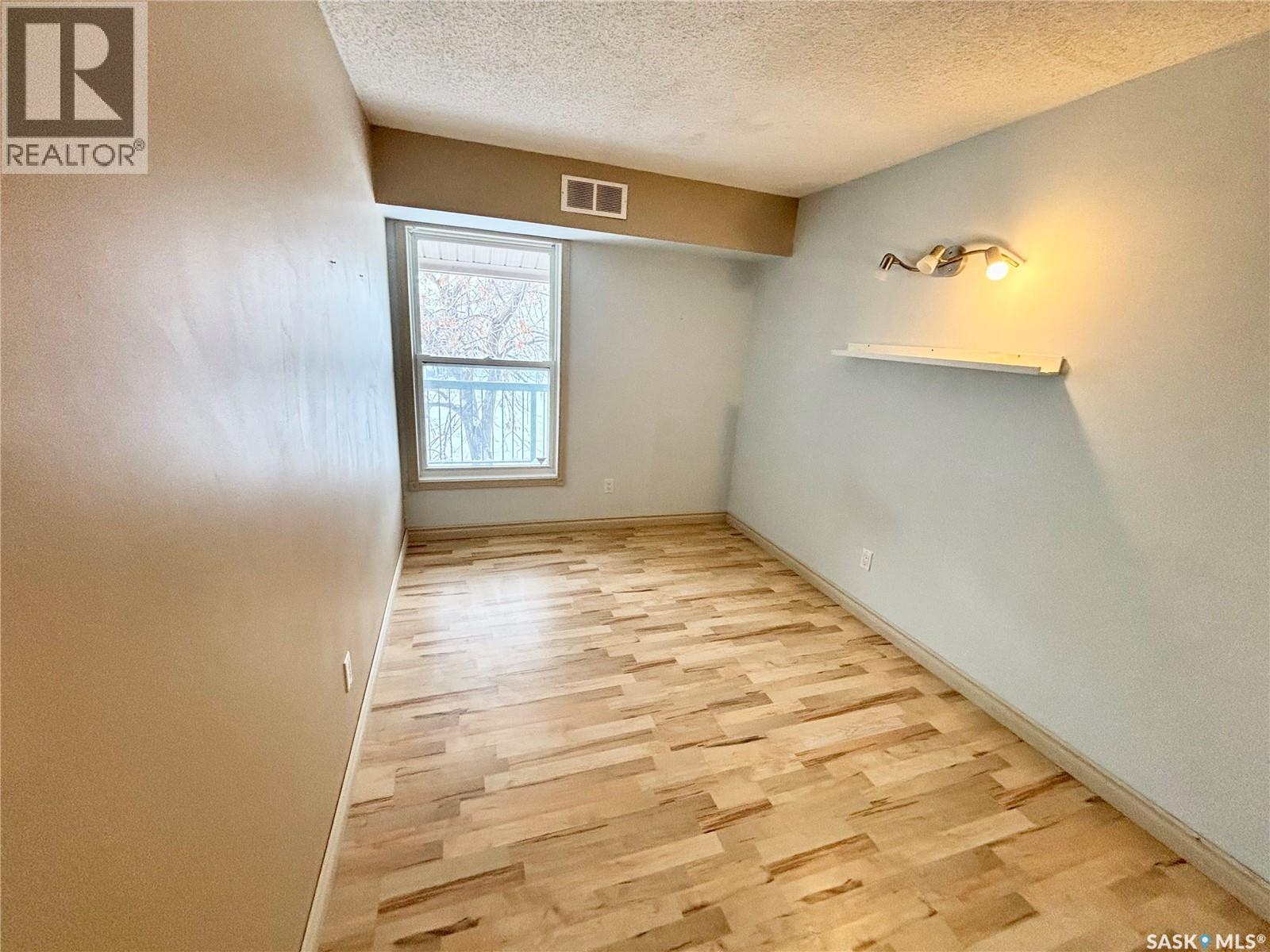 #170 160 Gore PLACE - Image 2