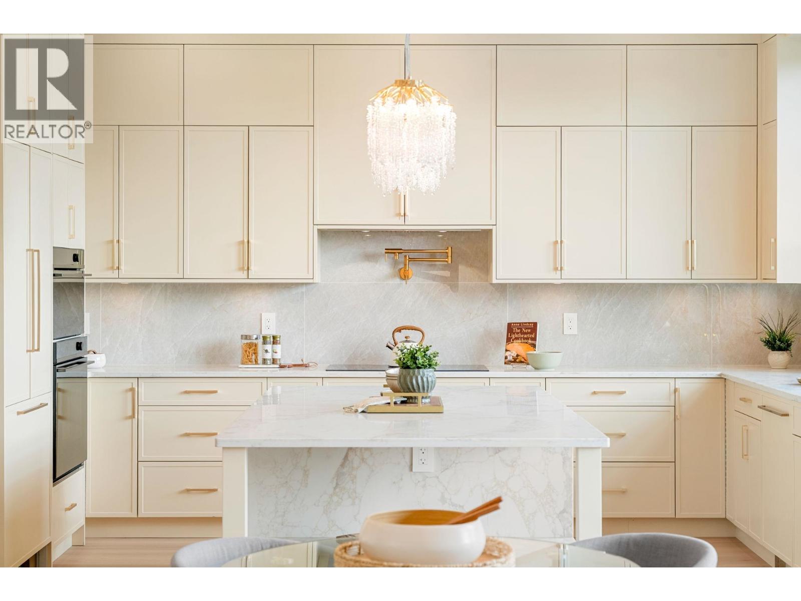 361 E 22ND STREET, North Vancouver