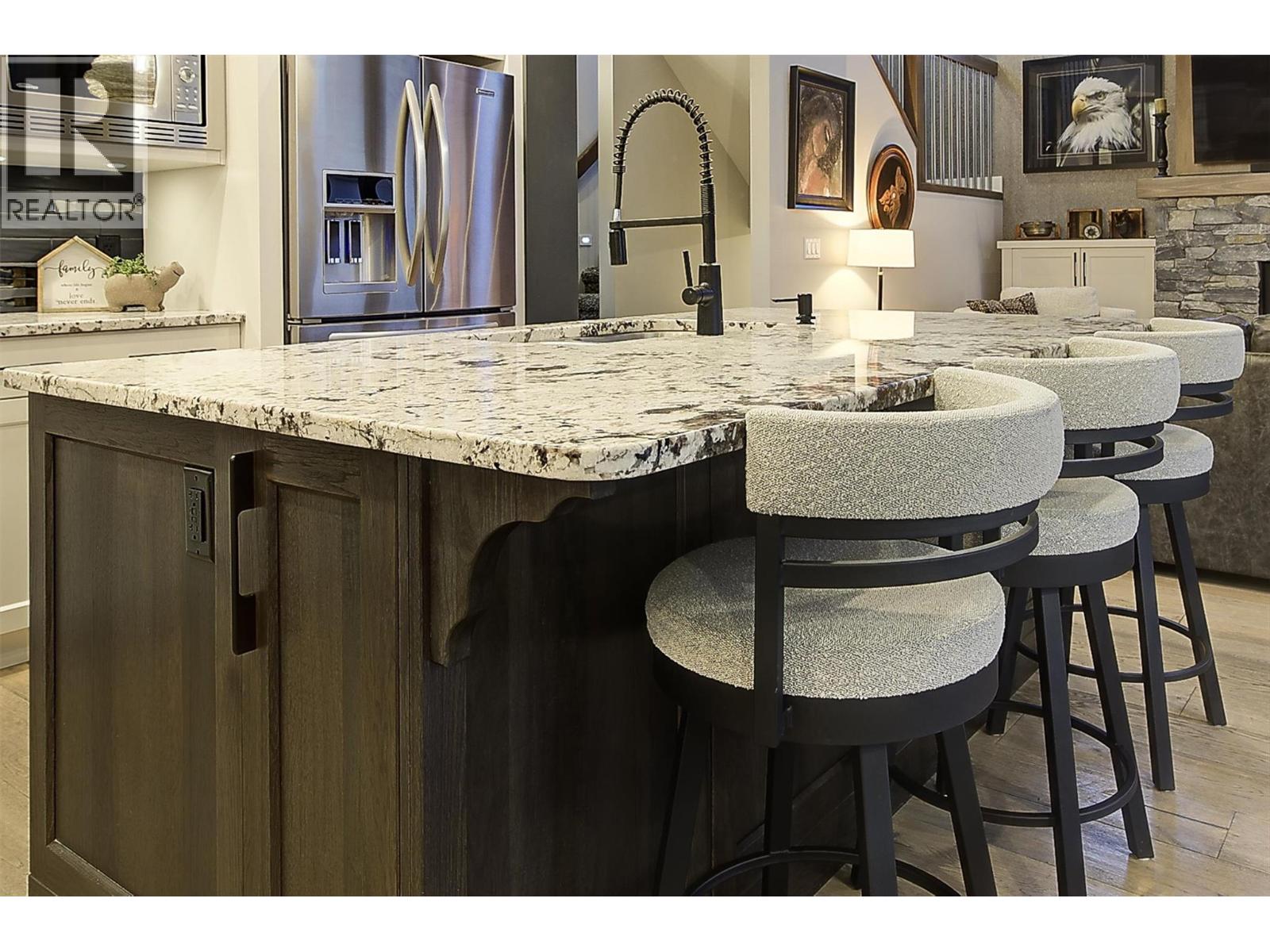 5499 Mountainside Drive, Kelowna