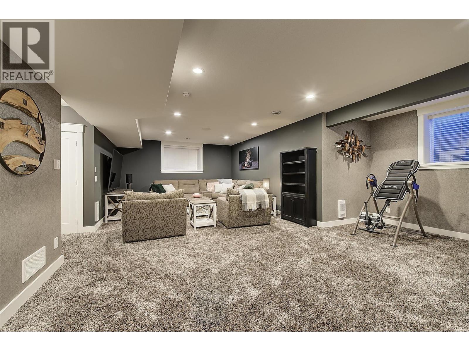 5499 Mountainside Drive, Kelowna