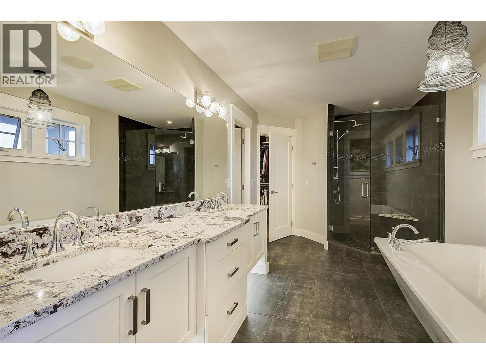 5499 Mountainside Drive, Kelowna