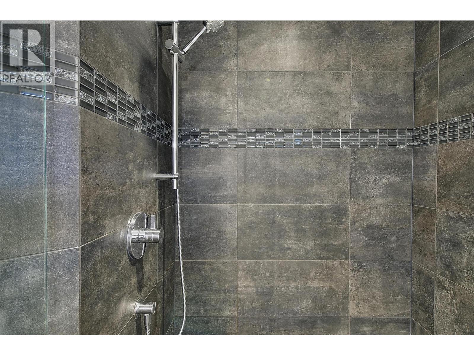 5499 Mountainside Drive, Kelowna