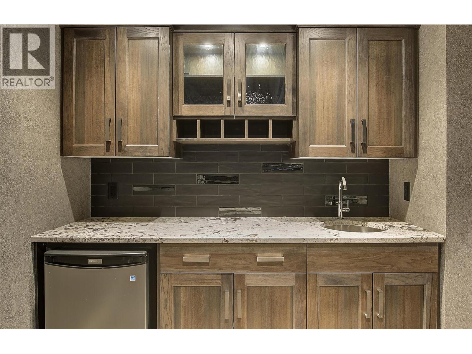 5499 Mountainside Drive, Kelowna