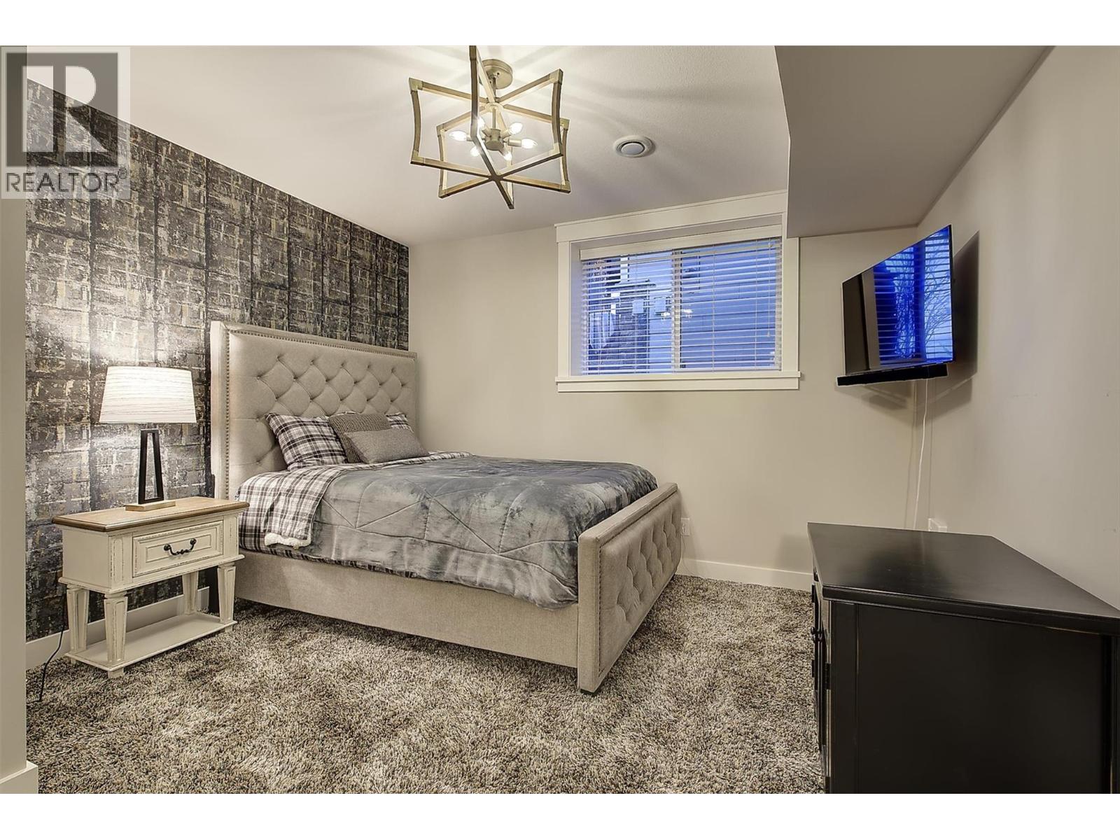 5499 Mountainside Drive, Kelowna