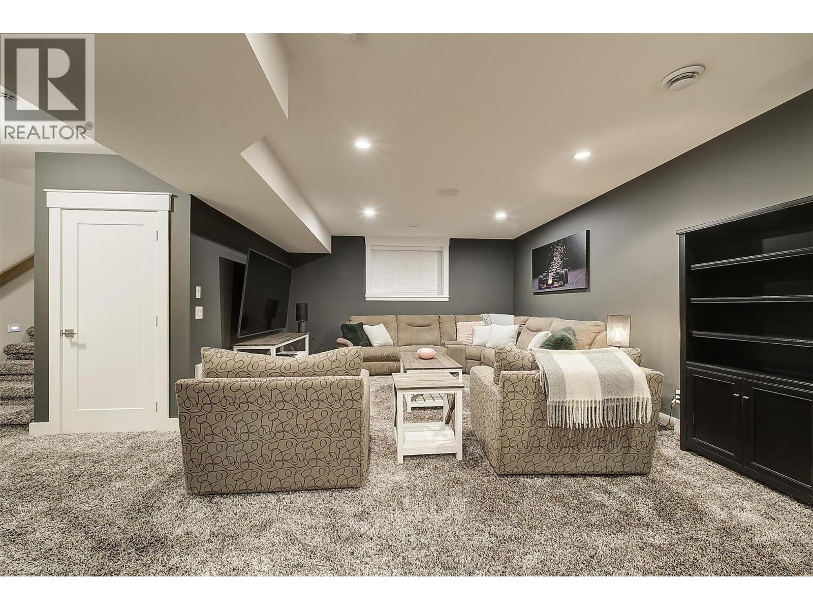 5499 Mountainside Drive, Kelowna