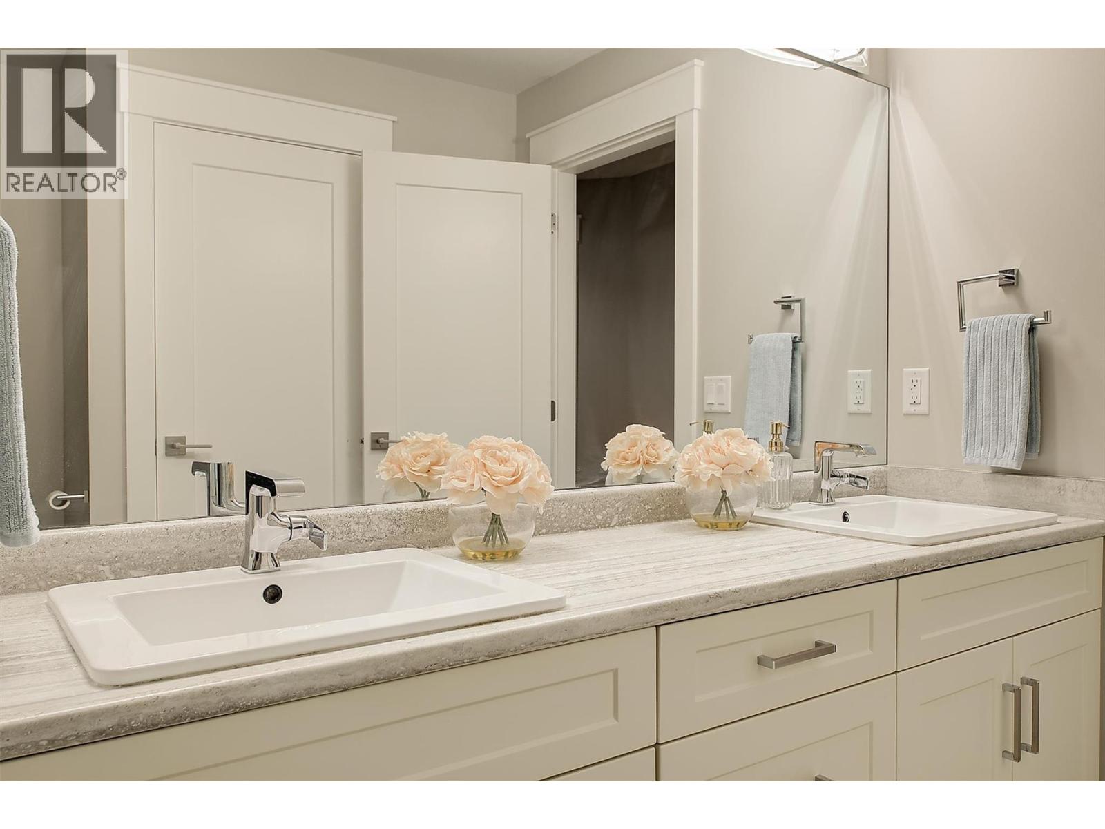 5499 Mountainside Drive, Kelowna