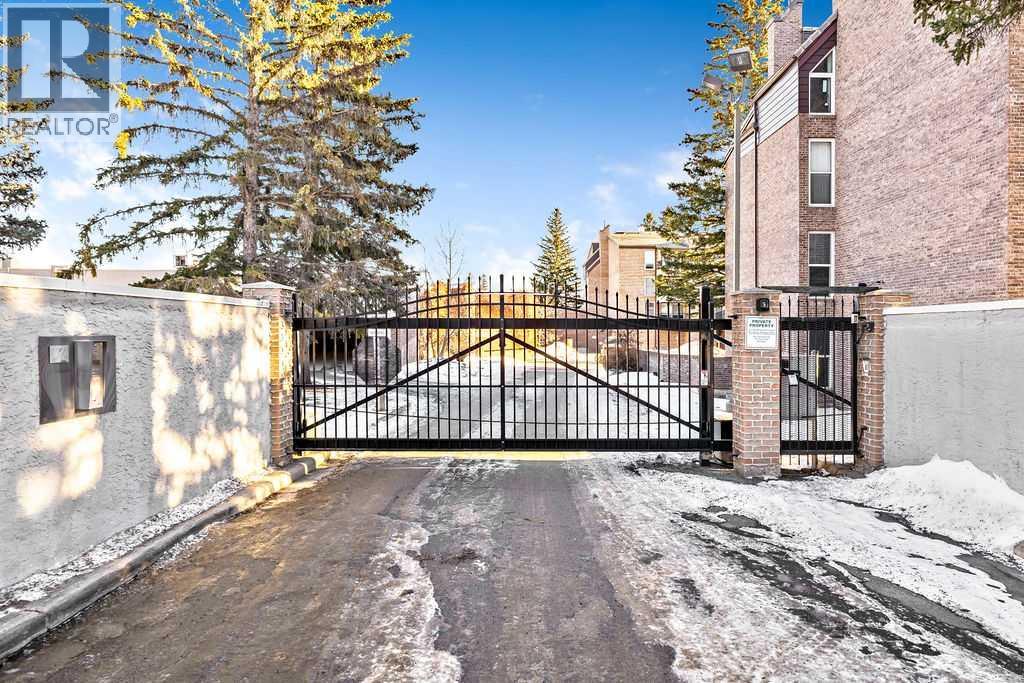 Single Family House for Sale in   Brae Glen Close SW Braeside Calgary 