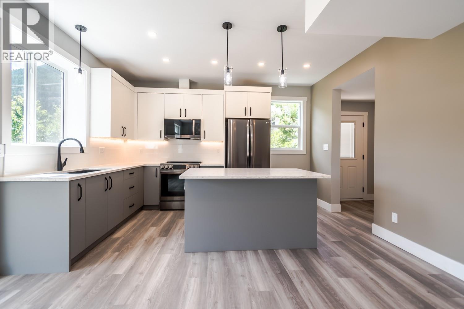 180 HOLLYWOOD Crescent - 1