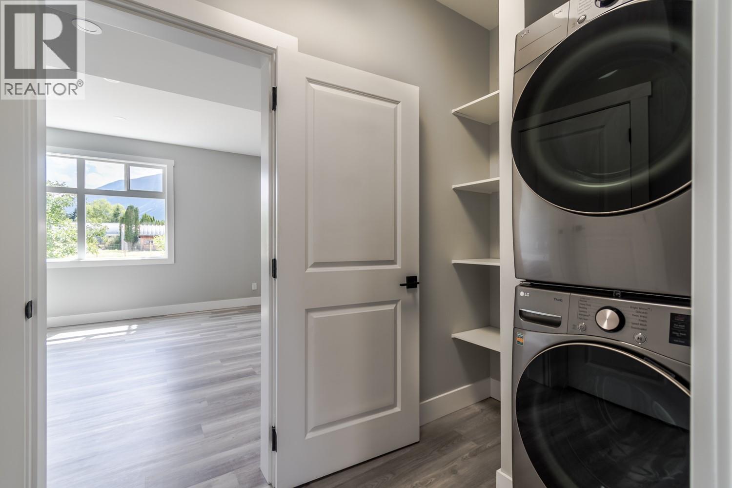 180 HOLLYWOOD CRESCENT - 11