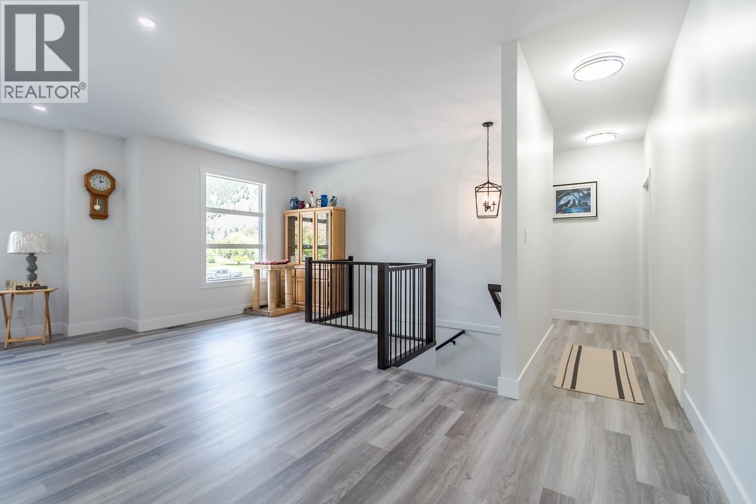 180 HOLLYWOOD CRESCENT - 17