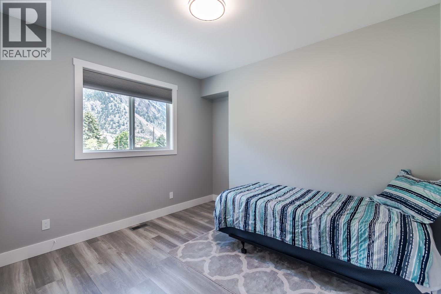 180 HOLLYWOOD CRESCENT - 22