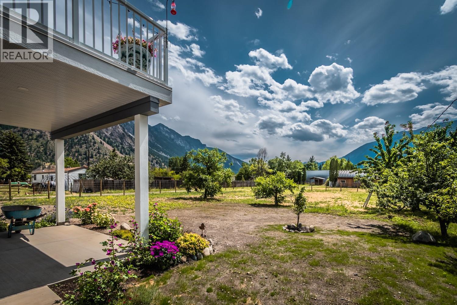 180 HOLLYWOOD CRESCENT - 35