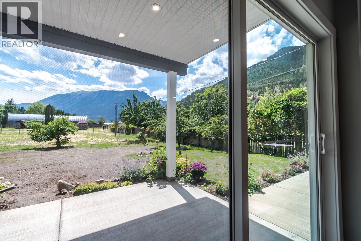 180 HOLLYWOOD CRESCENT - 38