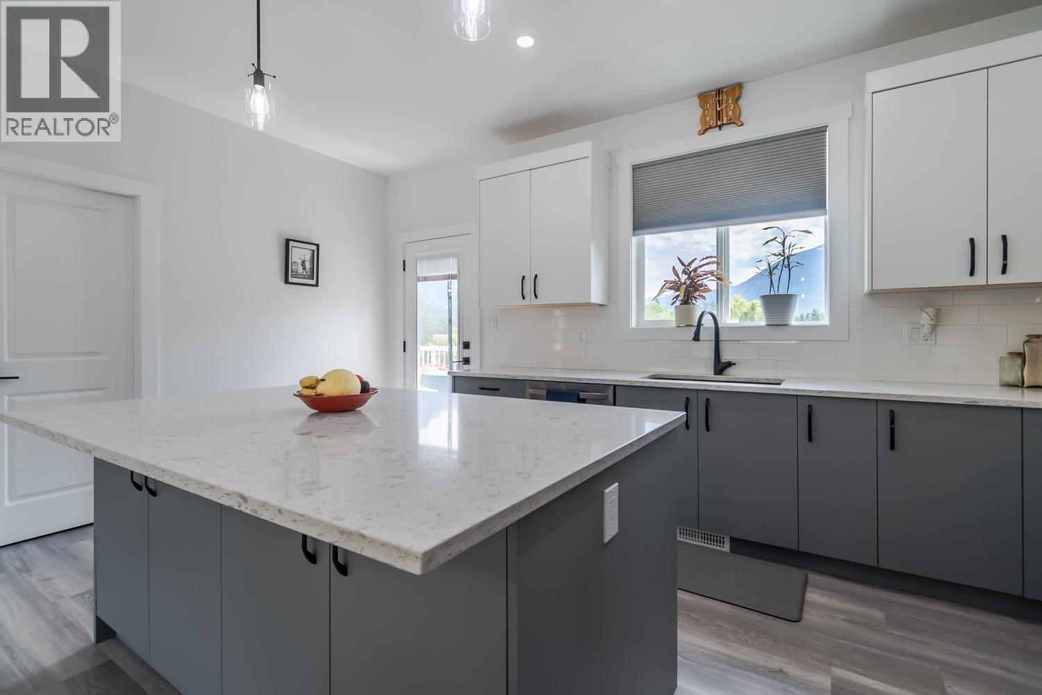 180 HOLLYWOOD CRESCENT - 42