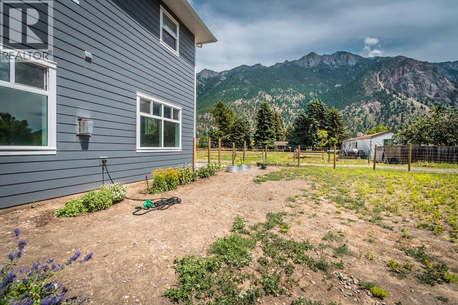 180 HOLLYWOOD CRESCENT - 7