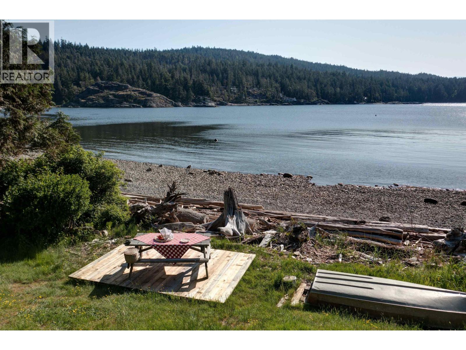 7659 REDROOFFS ROAD, Halfmoon Bay