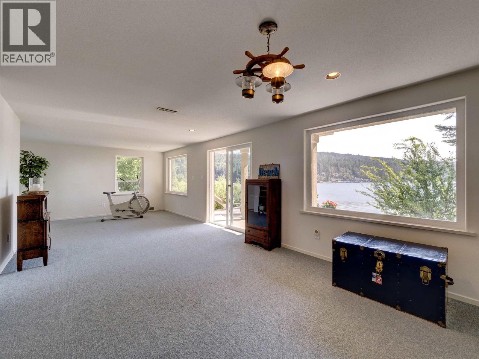 7659 REDROOFFS ROAD, Halfmoon Bay