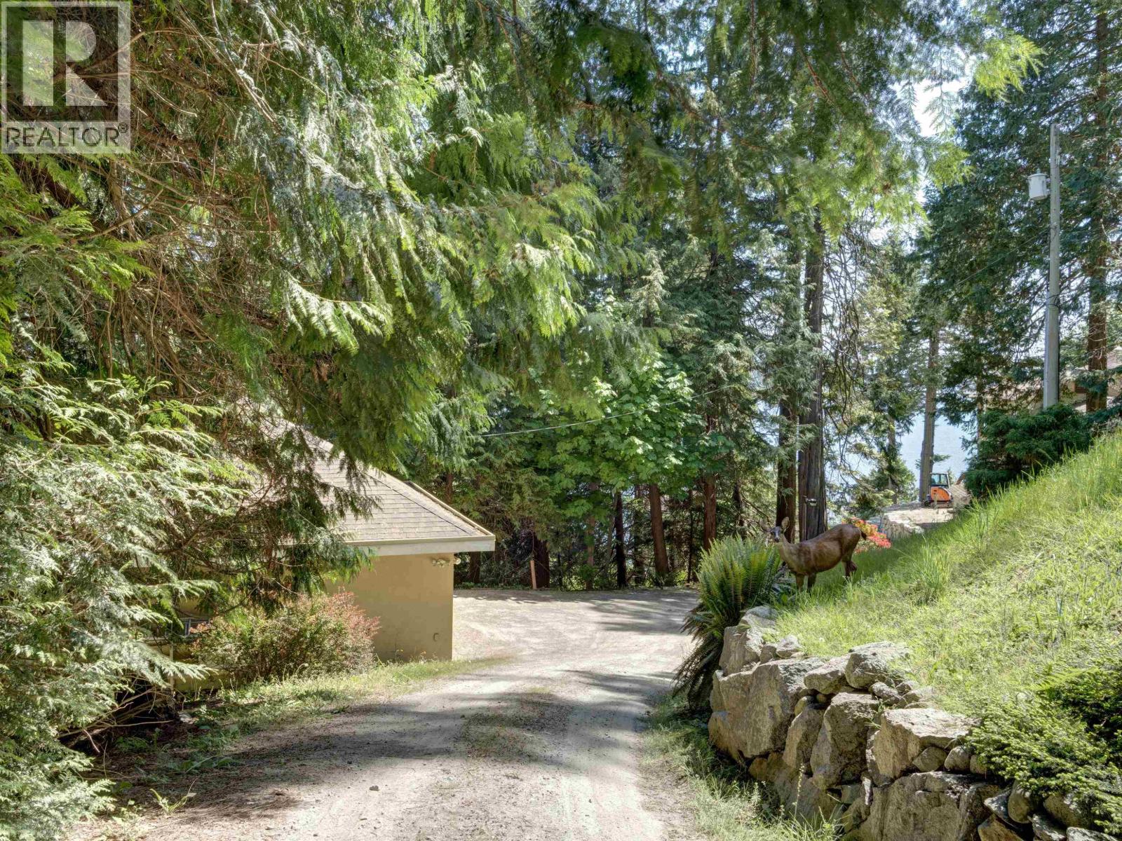 7659 REDROOFFS ROAD, Halfmoon Bay