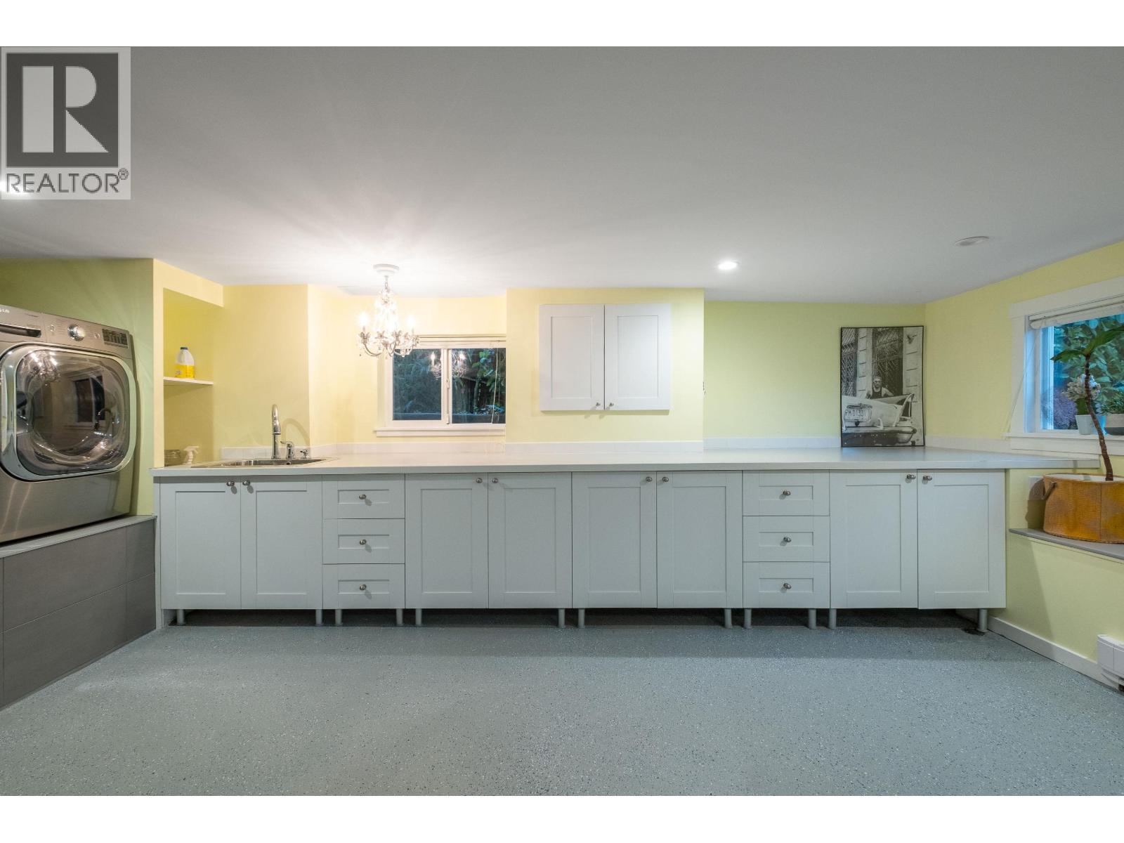 3260 TRAVERS AVENUE, West Vancouver