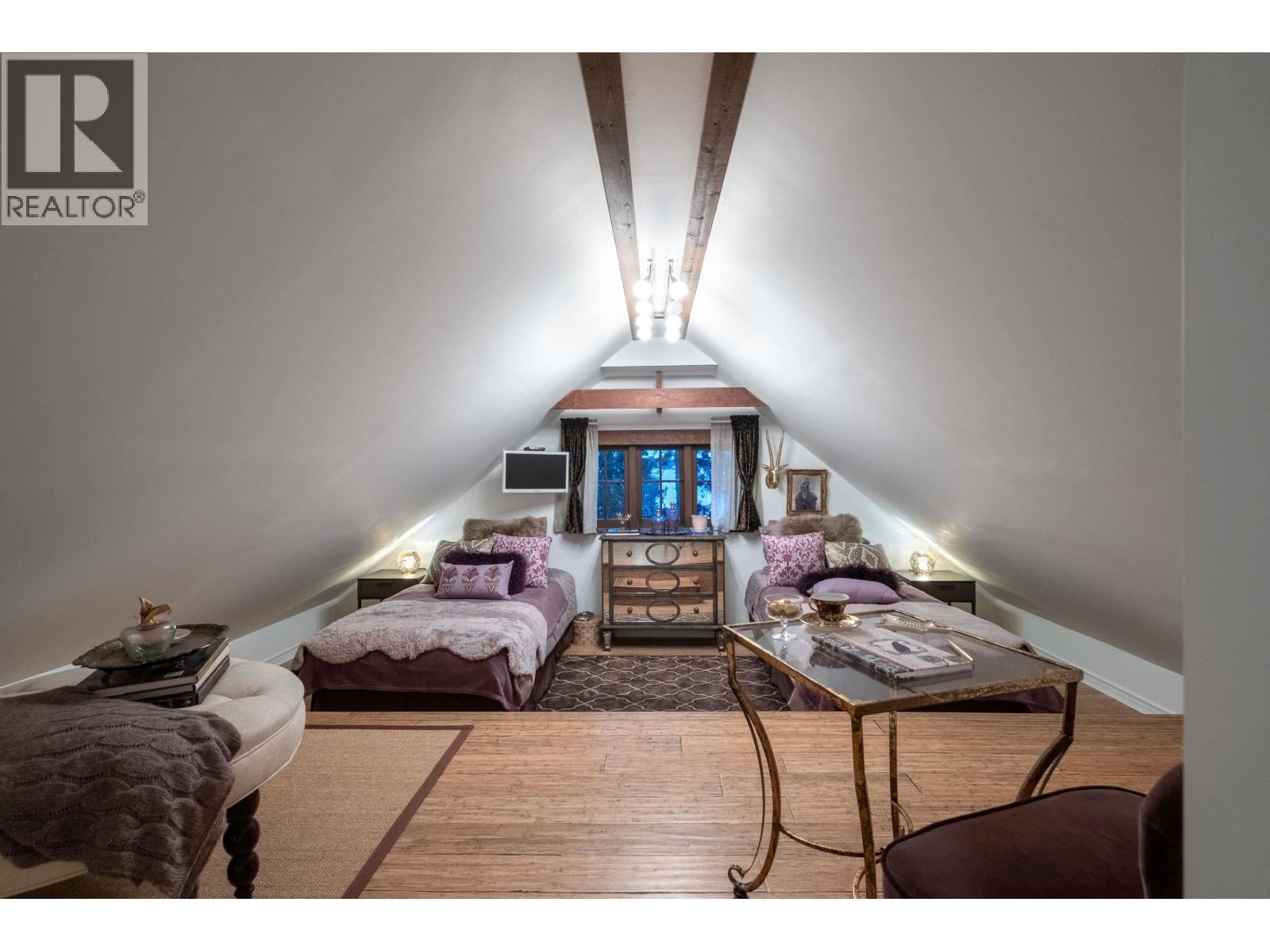 3260 TRAVERS AVENUE, West Vancouver