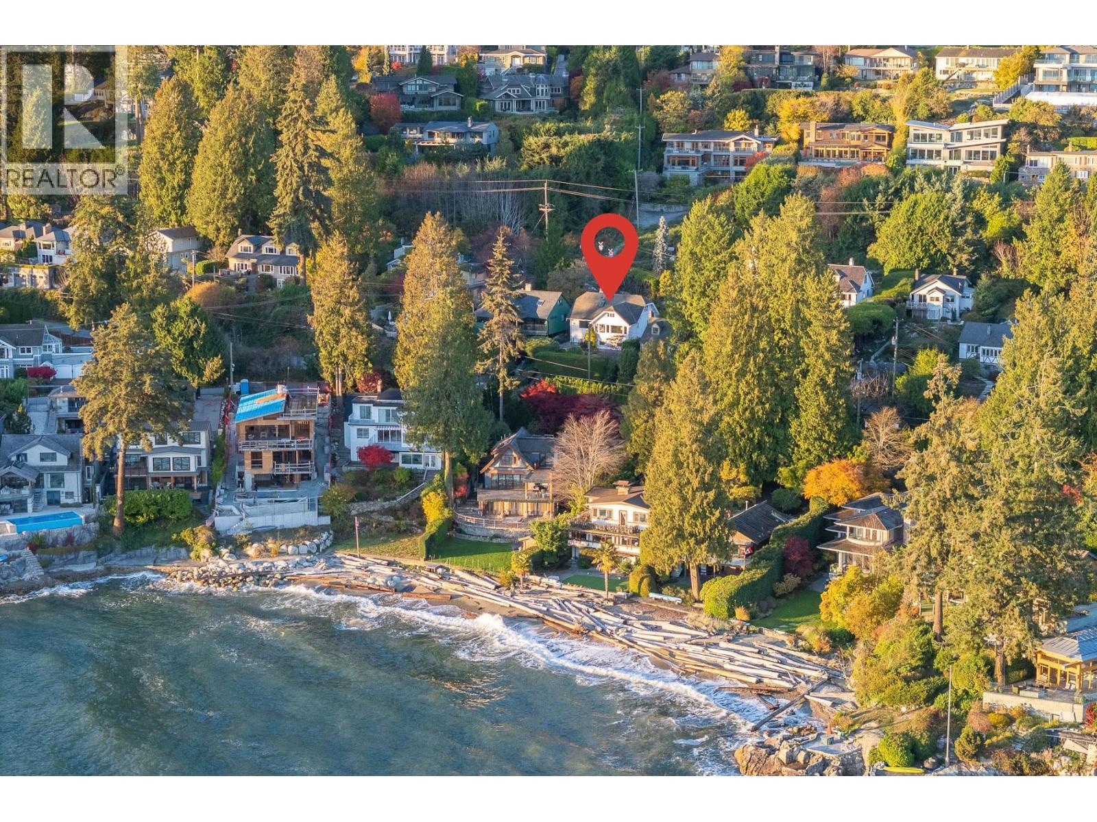 3260 TRAVERS AVENUE, West Vancouver