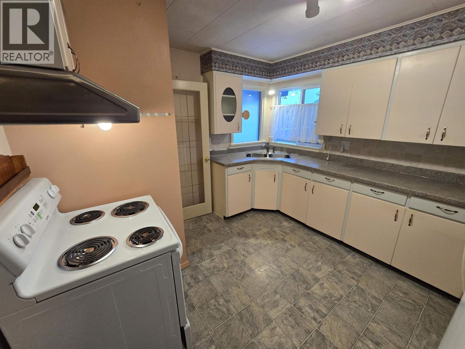 5040 AGAR Avenue, Terrace