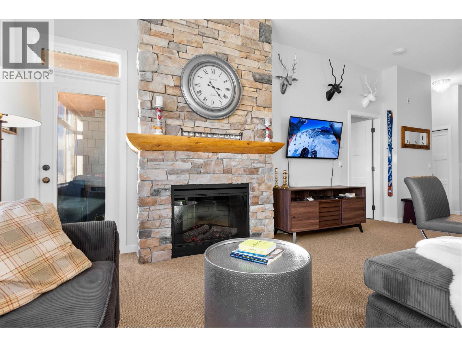 107/107A 255 Feathertop Way, Big White