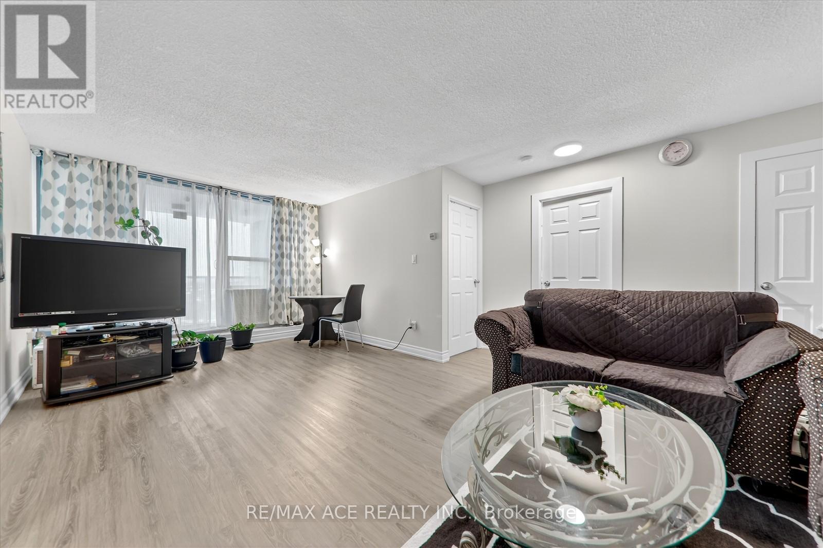 #1414 100 WINGARDEN COURT - 10