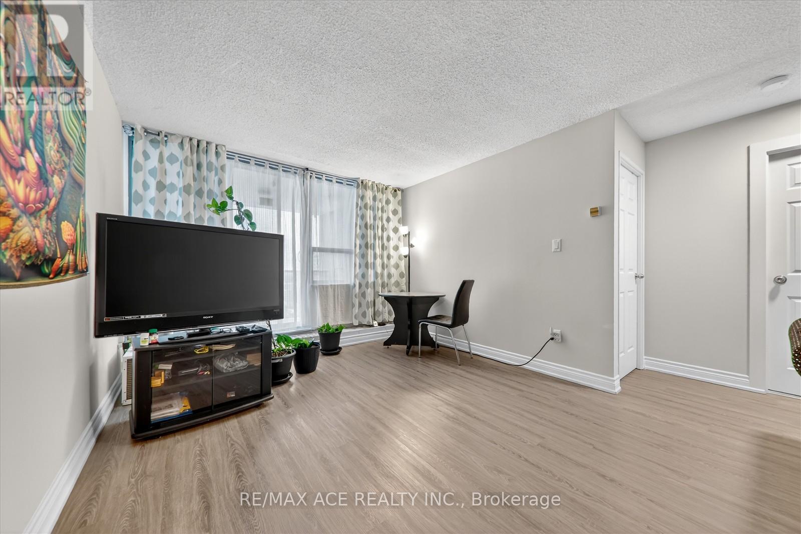 #1414 100 WINGARDEN COURT - 13