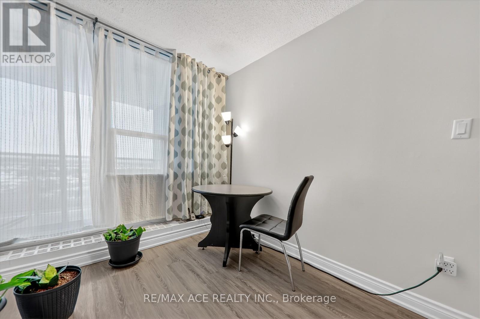 #1414 100 WINGARDEN COURT - 14