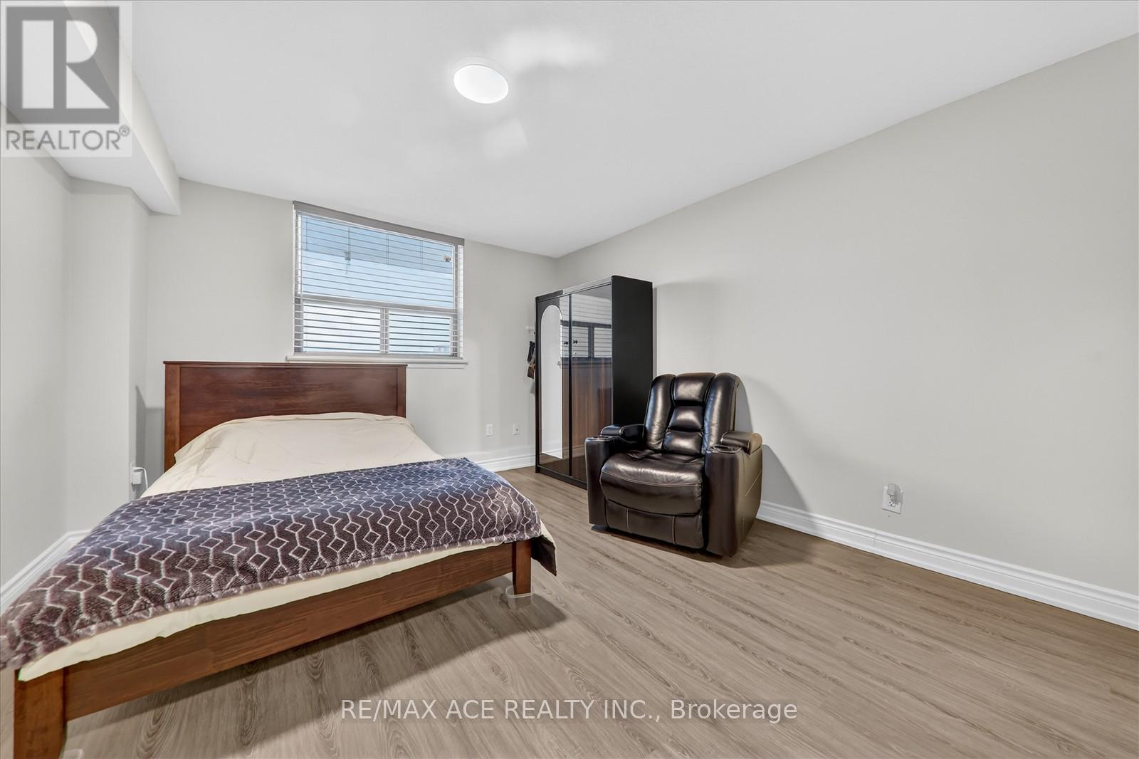 #1414 100 WINGARDEN COURT - 23