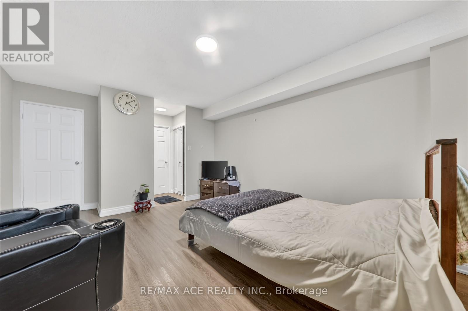 #1414 100 WINGARDEN COURT - 24