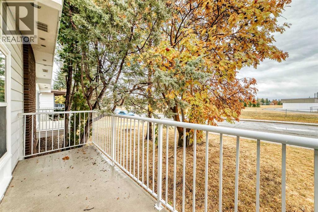 Single Family House 4 Level for Sale in   Street NW Dalhousie Calgary 