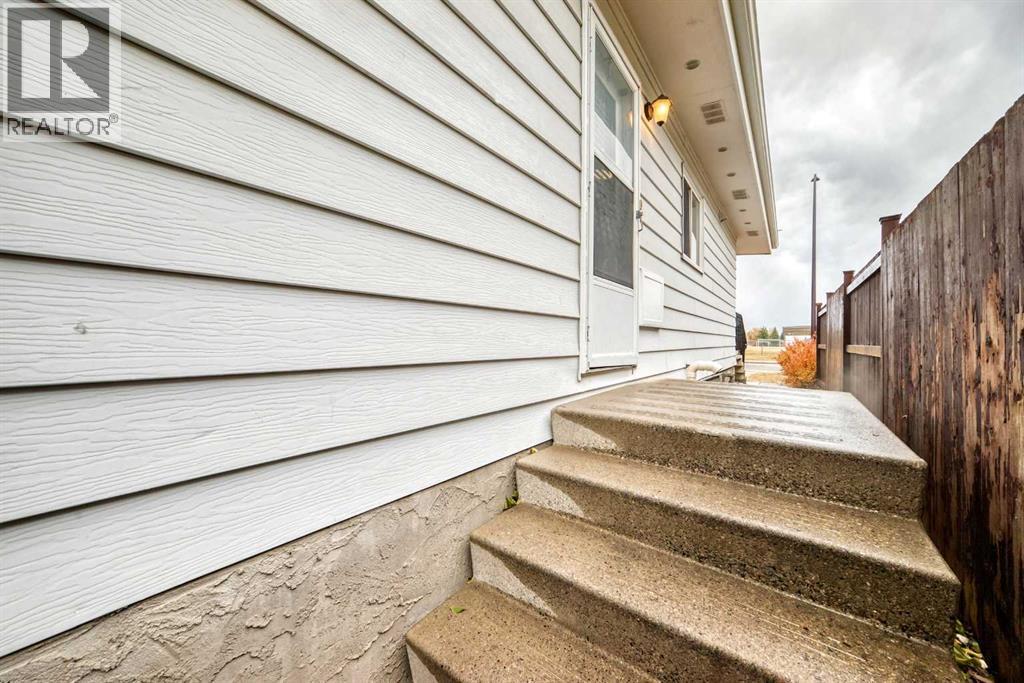 Single Family House 4 Level for Sale in   Street NW Dalhousie Calgary 