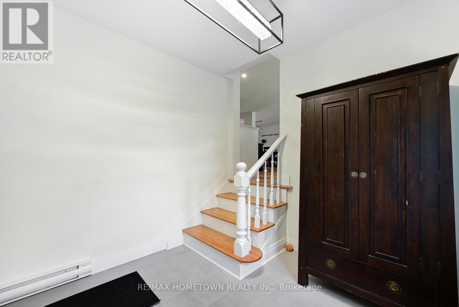 6 MAPLEWOOD CIRCLE - Photo 4 of 50, Brockville, Ontario