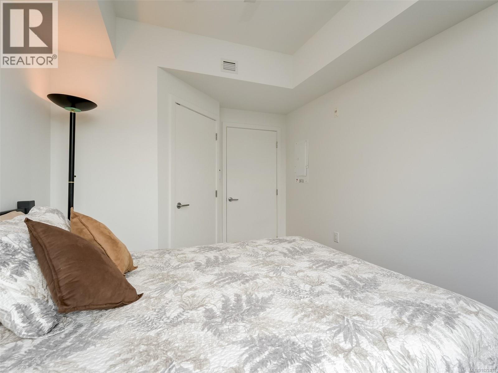 603 4009 Rainbow Hill Lane, Saanich