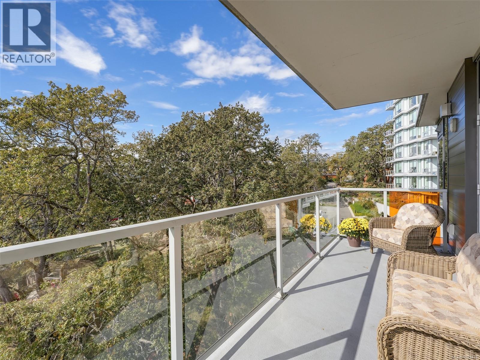 603 4009 Rainbow Hill Lane, Saanich